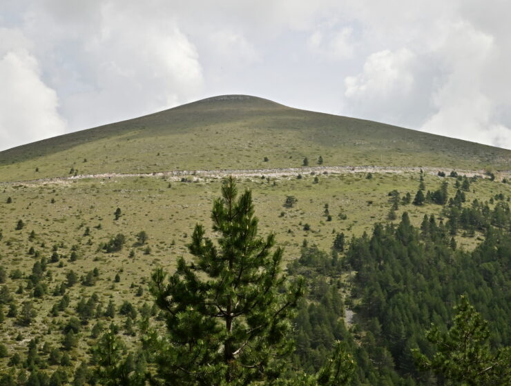 The_pyramidal_peak_of_Mount_Falakro_above_the_city_of_Drama_Greece